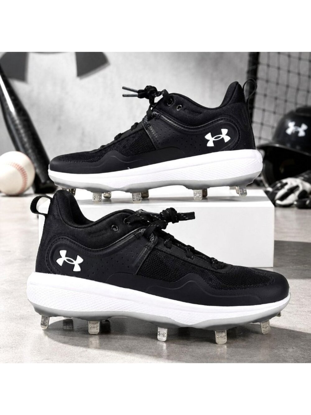 Under Armour Women's Size 7 Black White Baseball Softball Cleats Shoes NWOB UA